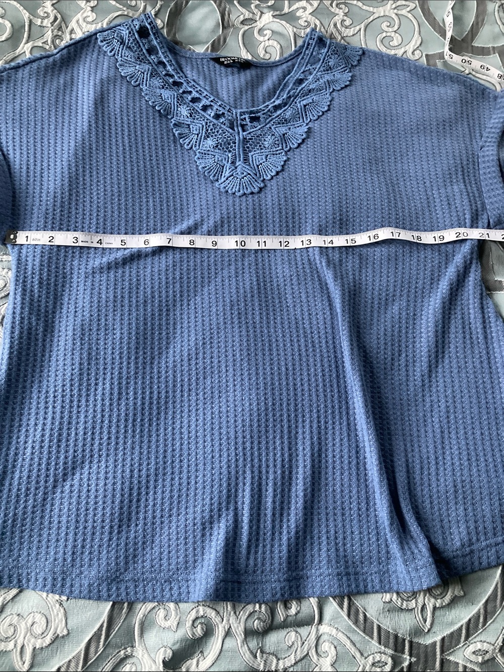 BloomChic Blue Waffle Knit Crochet-Trim V-Neck Short Sleeve Top size 14/16 - Picture 6 of 9